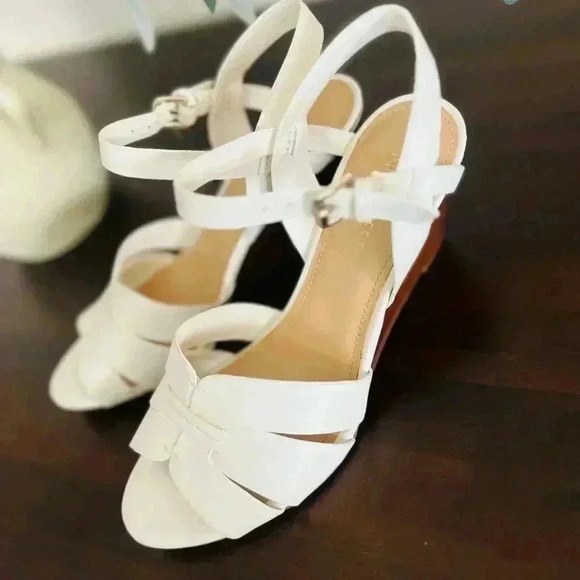 Nine West Women’s sandal wedges white color like new size 6 - Picture 7 of 8